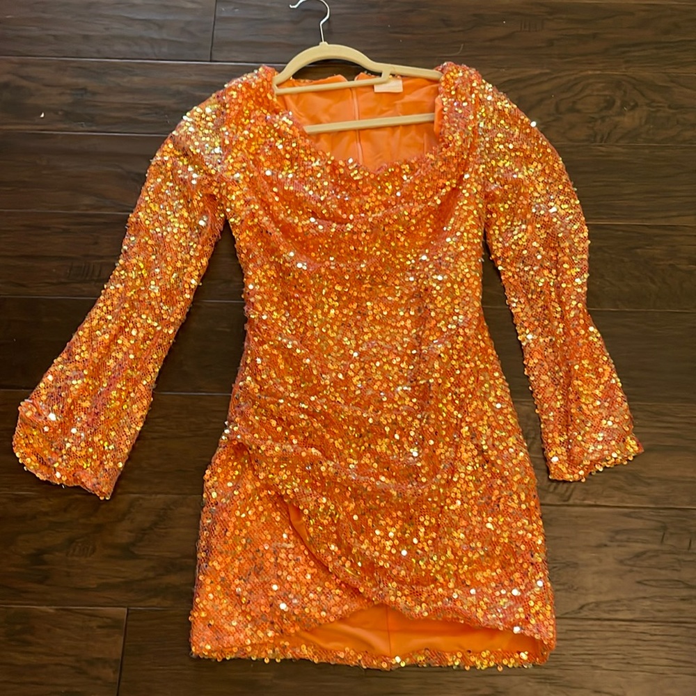 Never worn sage &paige size 10 US sequen coral colored cocktail dress